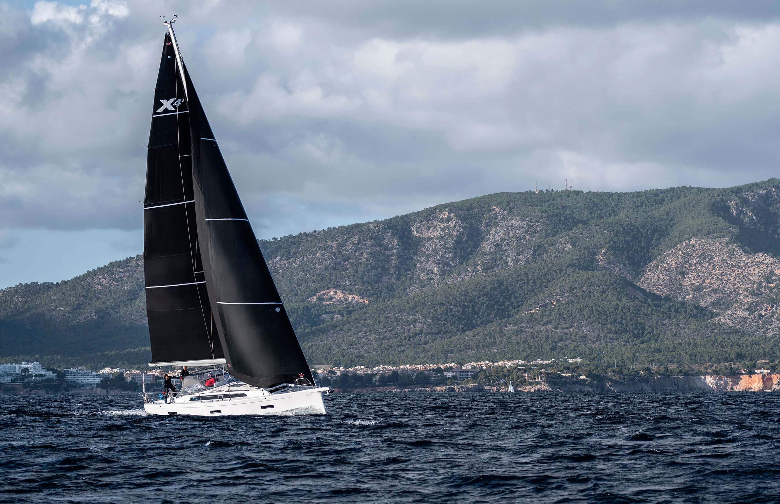 Load video: Elvstrom Xylo Force and Core at VMG Sailing